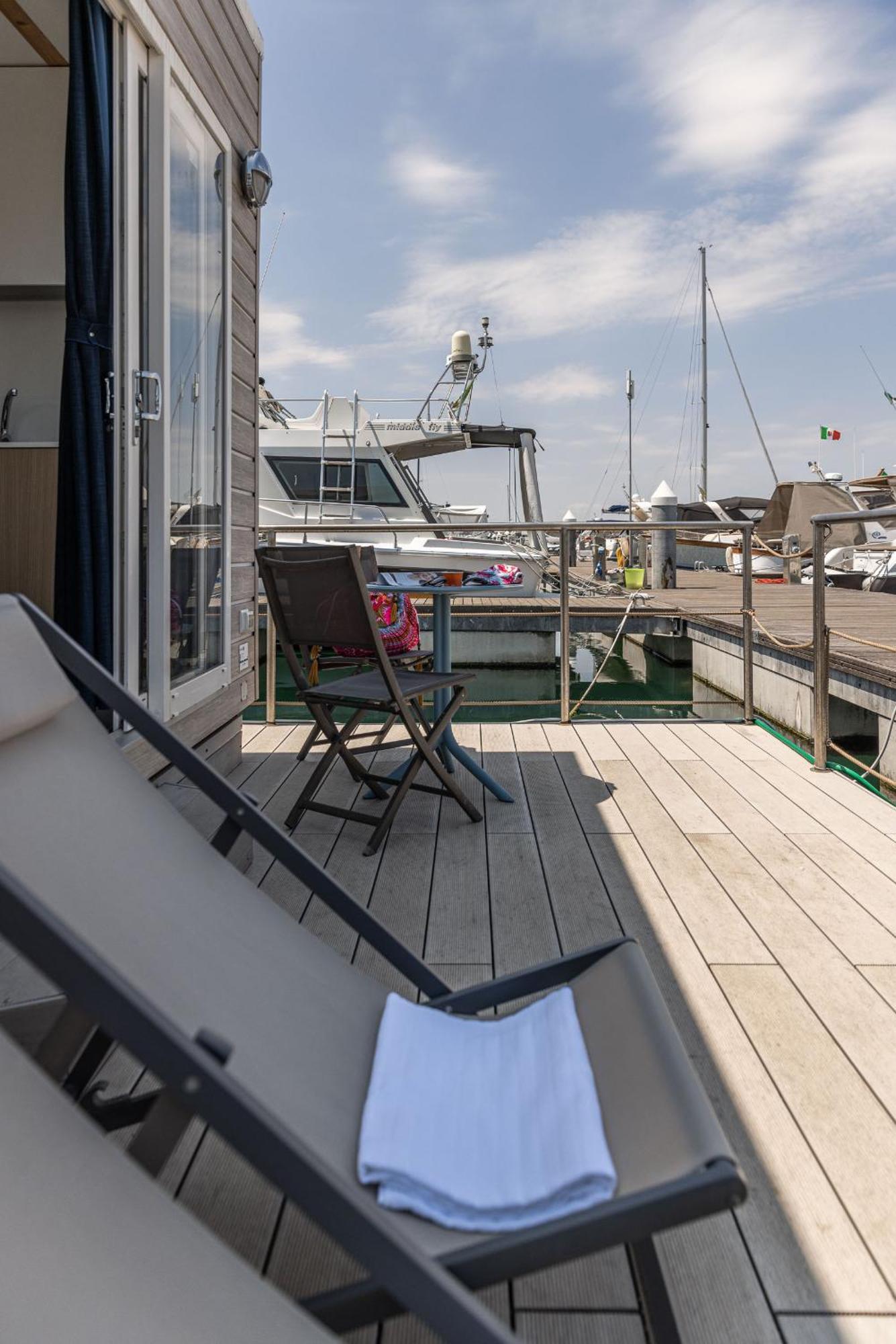 Hotel Marina Del Gargano Houseboat Manfredonia Exteriér fotografie