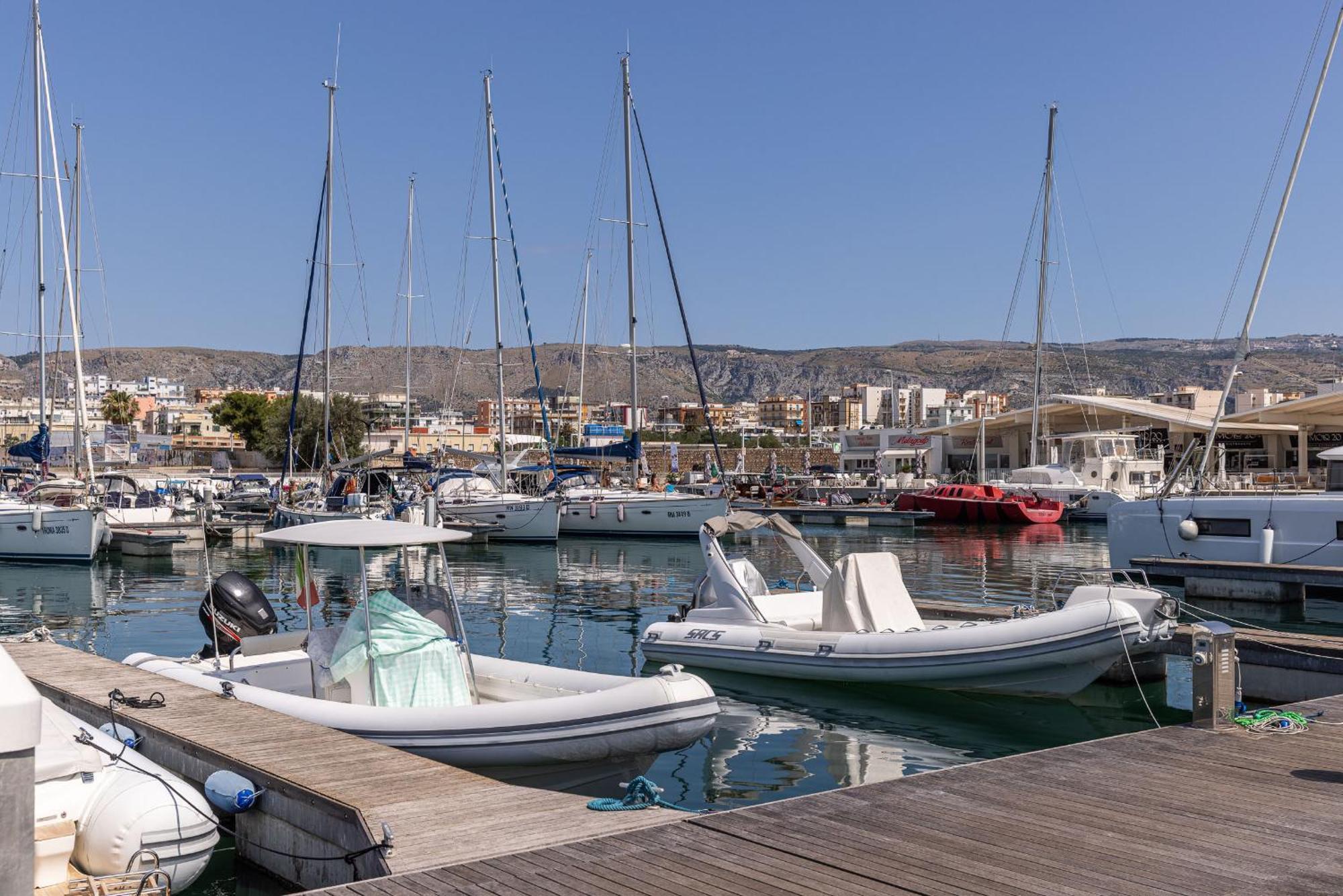 Hotel Marina Del Gargano Houseboat Manfredonia Exteriér fotografie